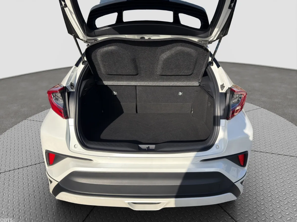 Toyota C-HR SUV, Petrol Hybrid, 2019, White