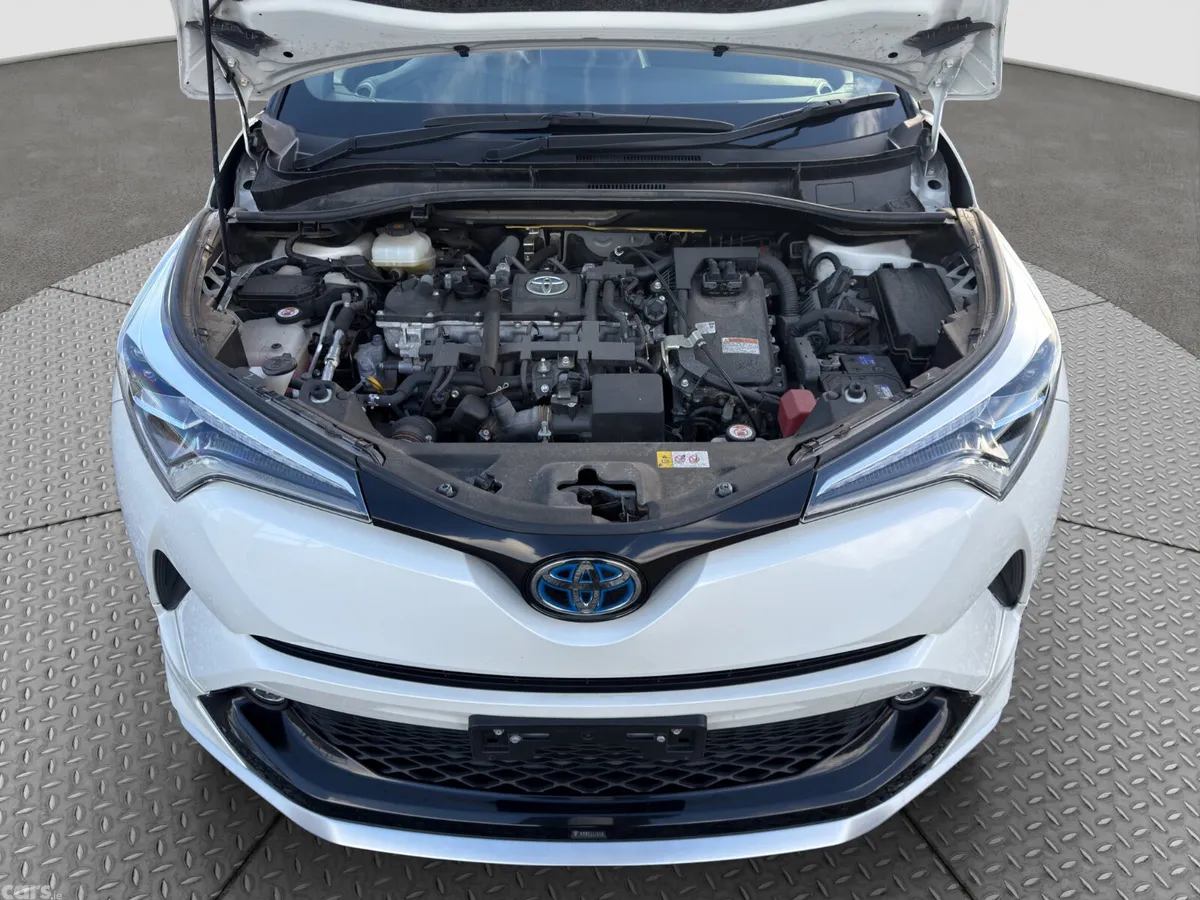 Toyota C-HR SUV, Petrol Hybrid, 2019, White