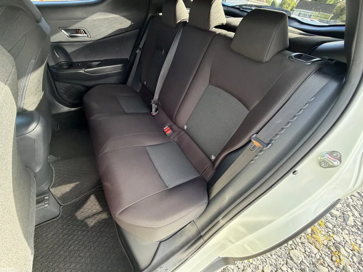 Toyota C-HR SUV, Petrol Hybrid, 2019, White