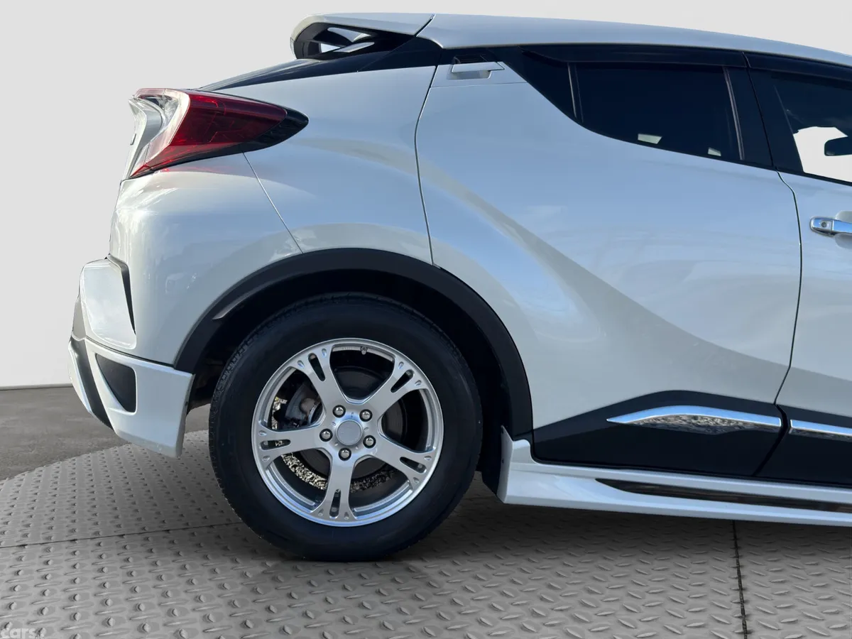 Toyota C-HR SUV, Petrol Hybrid, 2019, White