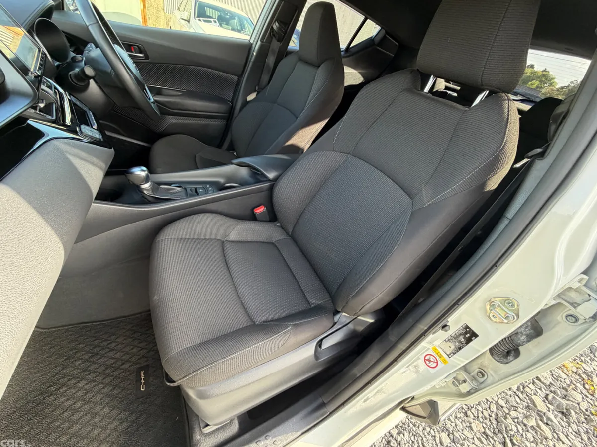 Toyota C-HR SUV, Petrol Hybrid, 2019, White