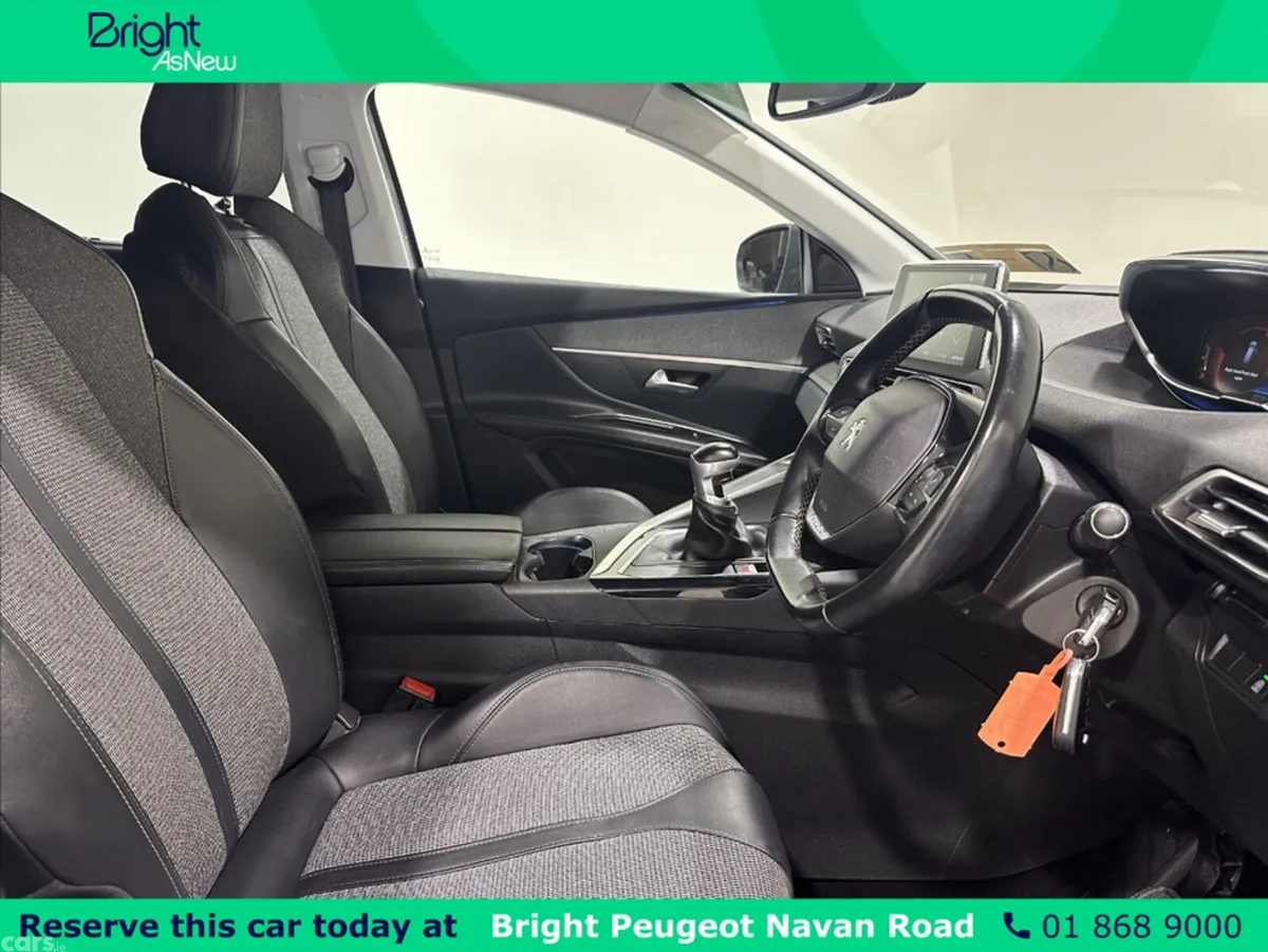 Peugeot 5008 MPV, Petrol, 2020, Grey