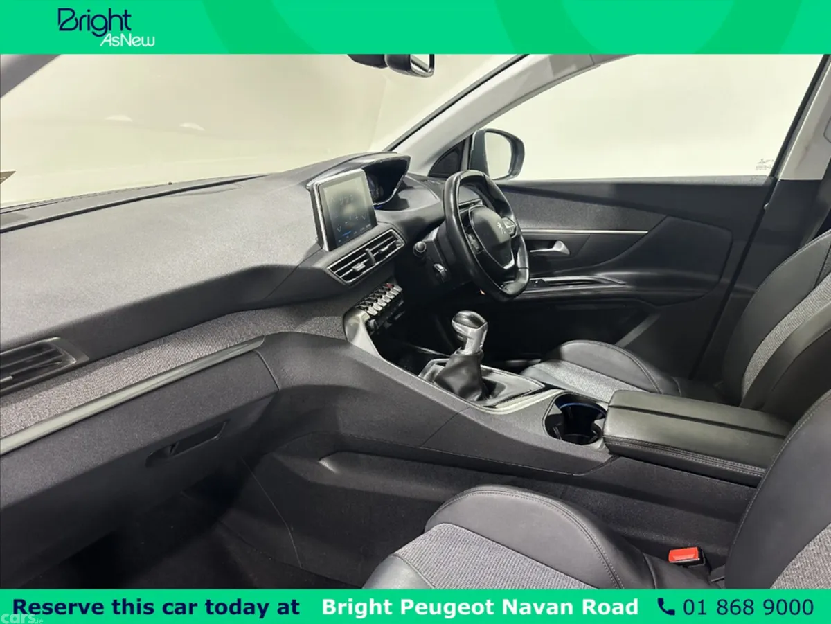 Peugeot 5008 MPV, Petrol, 2020, Grey