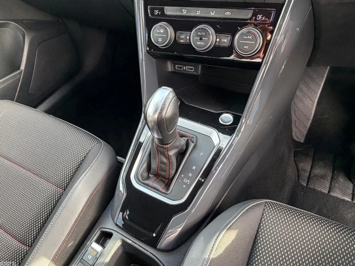 Volkswagen T-Roc SUV, Diesel, 2021, Red