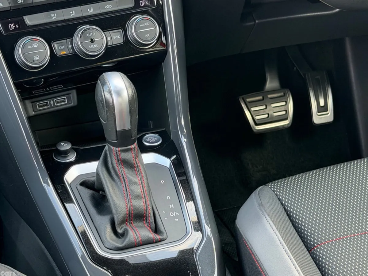 Volkswagen T-Roc SUV, Diesel, 2021, Red