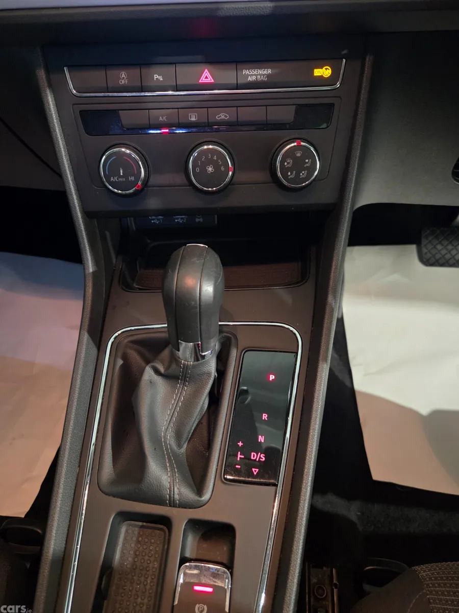 SEAT Leon Hatchback, Diesel, 2019, Black