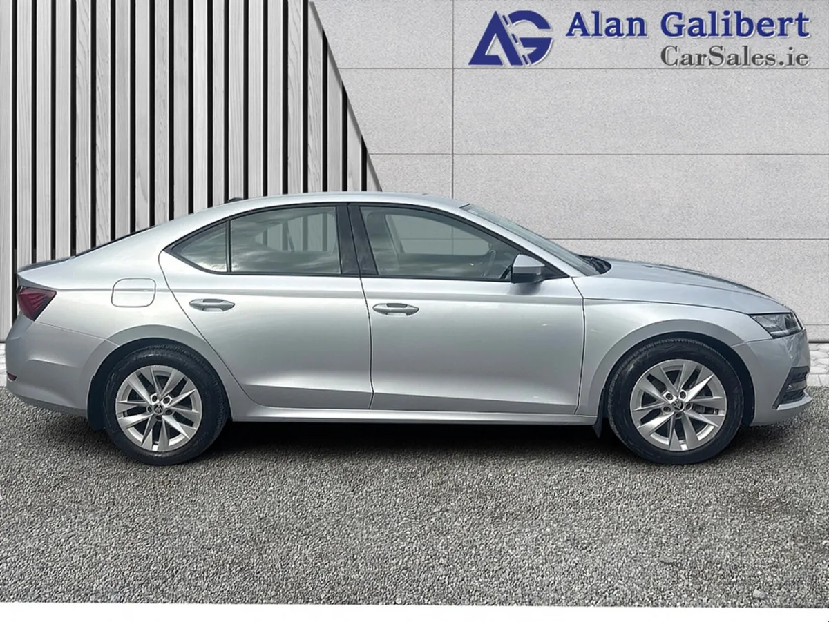 Skoda Octavia Hatchback, Petrol, 2022, Grey