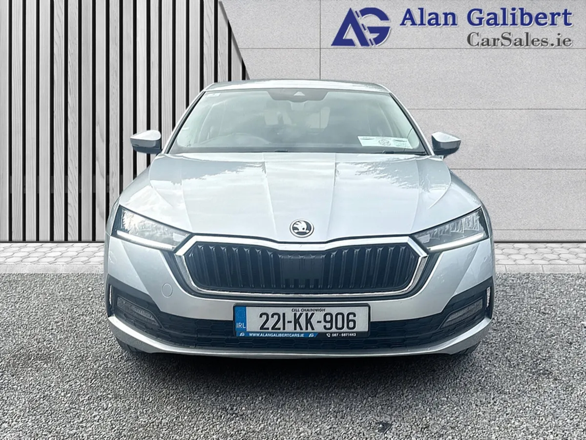 Skoda Octavia Hatchback, Petrol, 2022, Grey