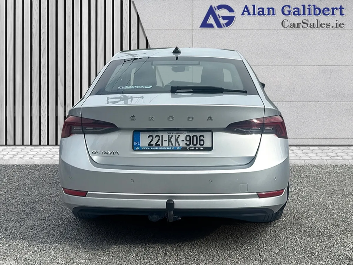 Skoda Octavia Hatchback, Petrol, 2022, Grey