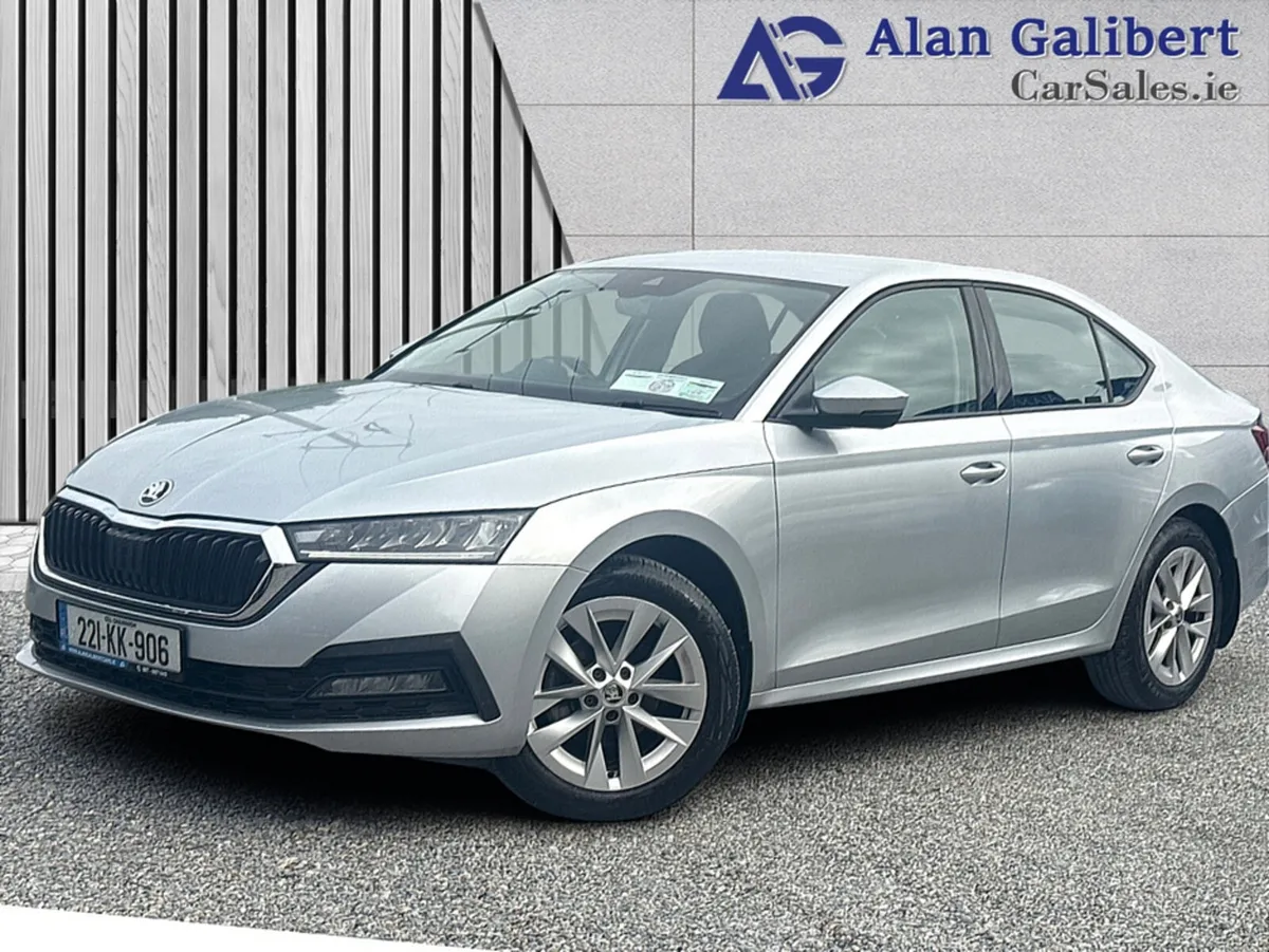 Skoda Octavia Hatchback, Petrol, 2022, Grey
