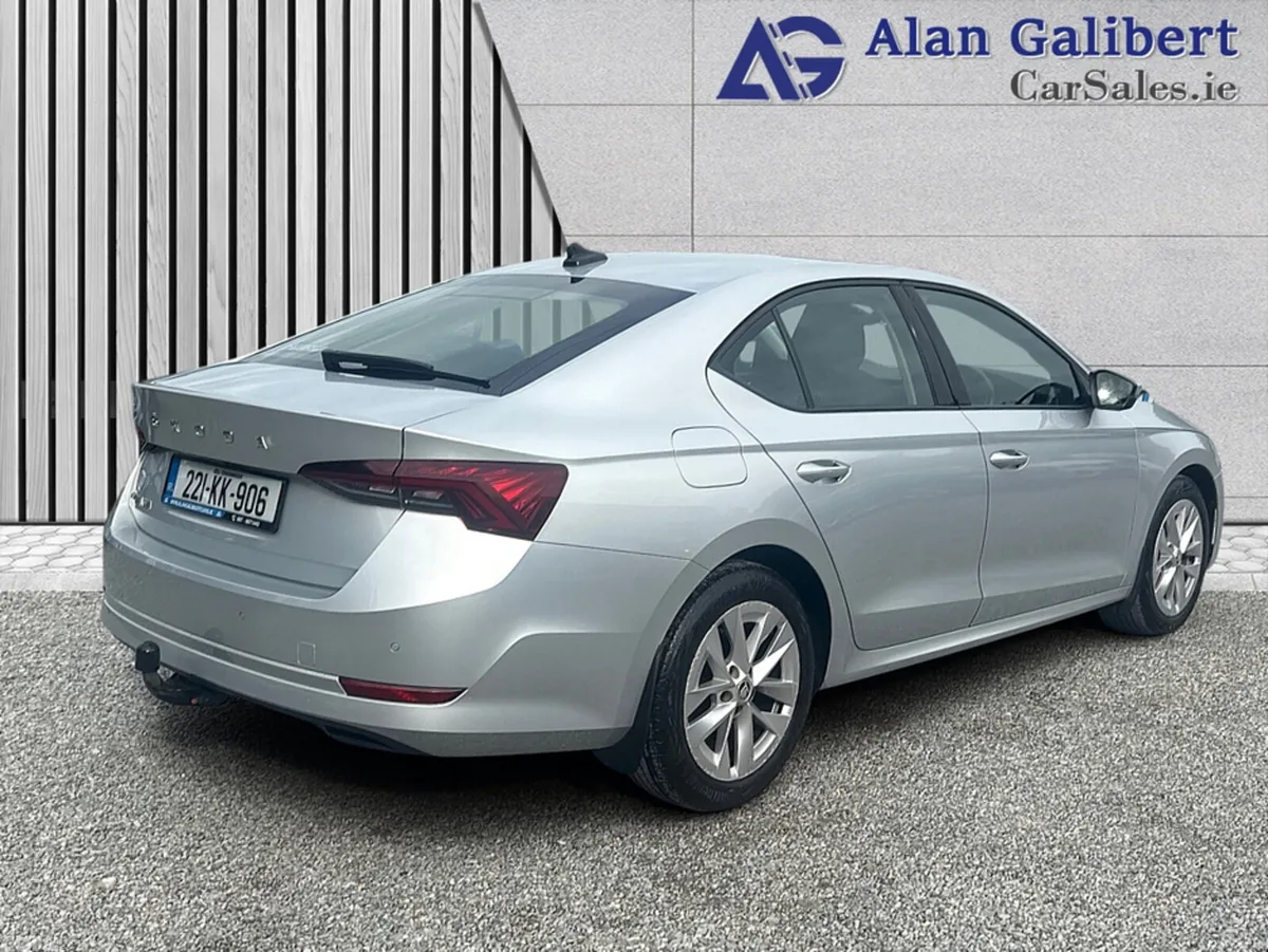 Skoda Octavia Hatchback, Petrol, 2022, Grey
