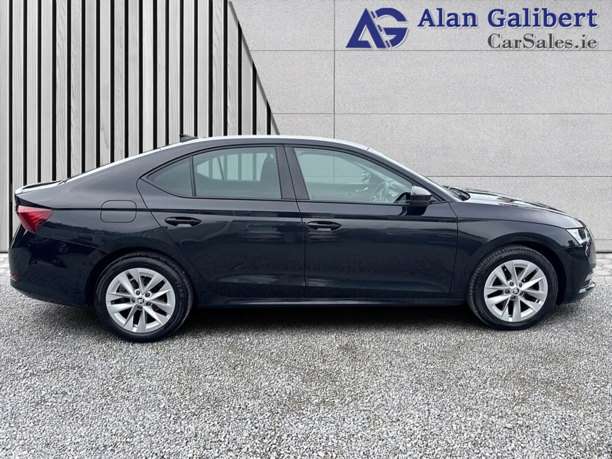 Skoda Octavia Hatchback, Petrol, 2024, Black