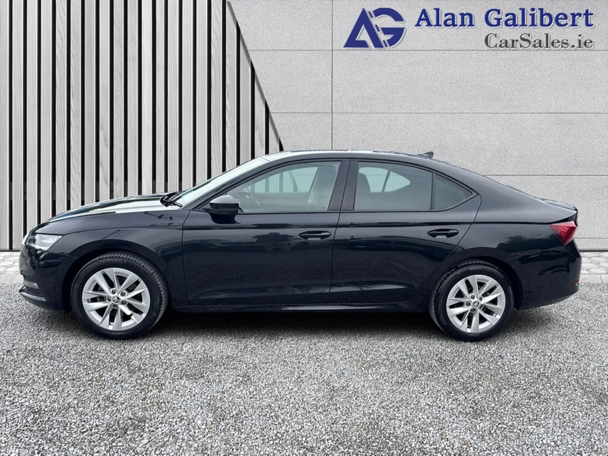 Skoda Octavia Hatchback, Petrol, 2024, Black