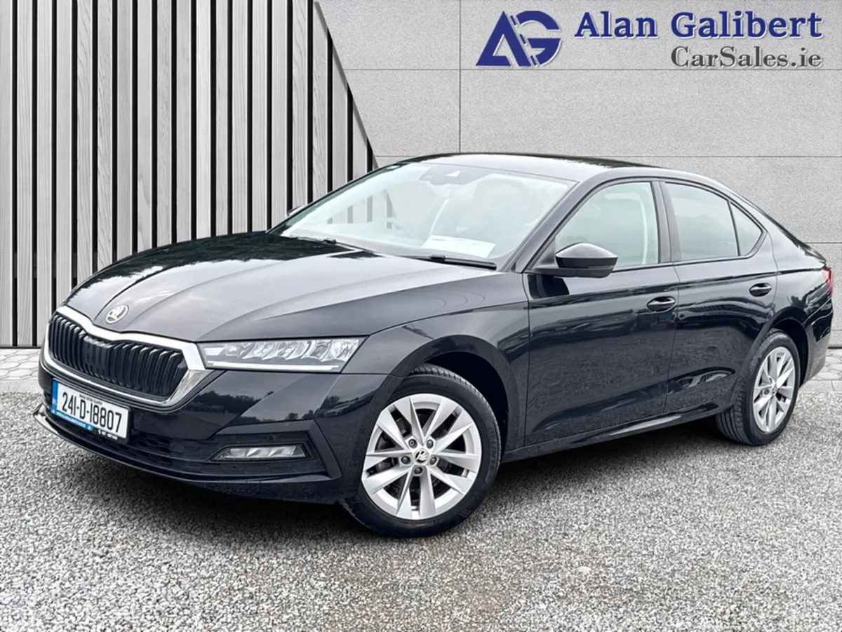 Skoda Octavia Hatchback, Petrol, 2024, Black