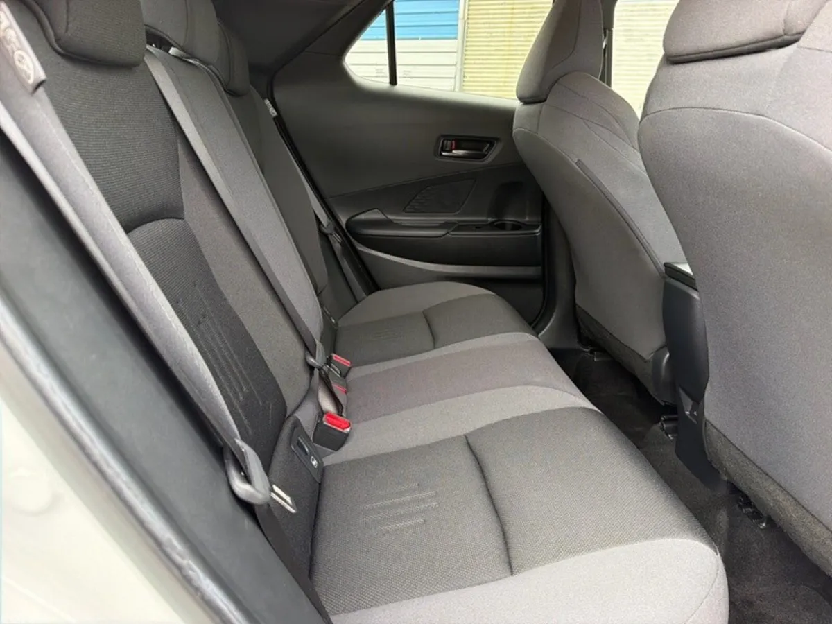 Toyota C-HR SUV, Petrol Hybrid, 2024, White