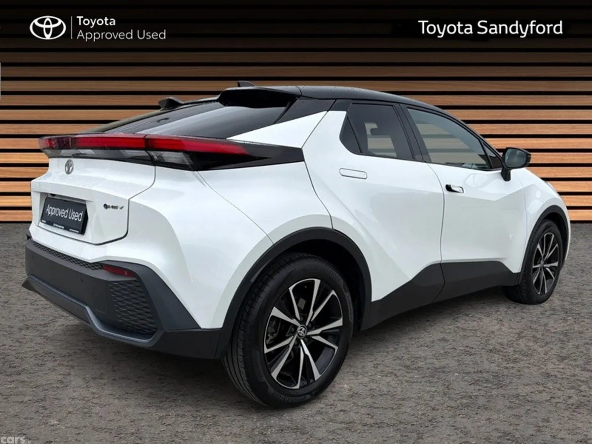 Toyota C-HR SUV, Petrol Hybrid, 2024, White