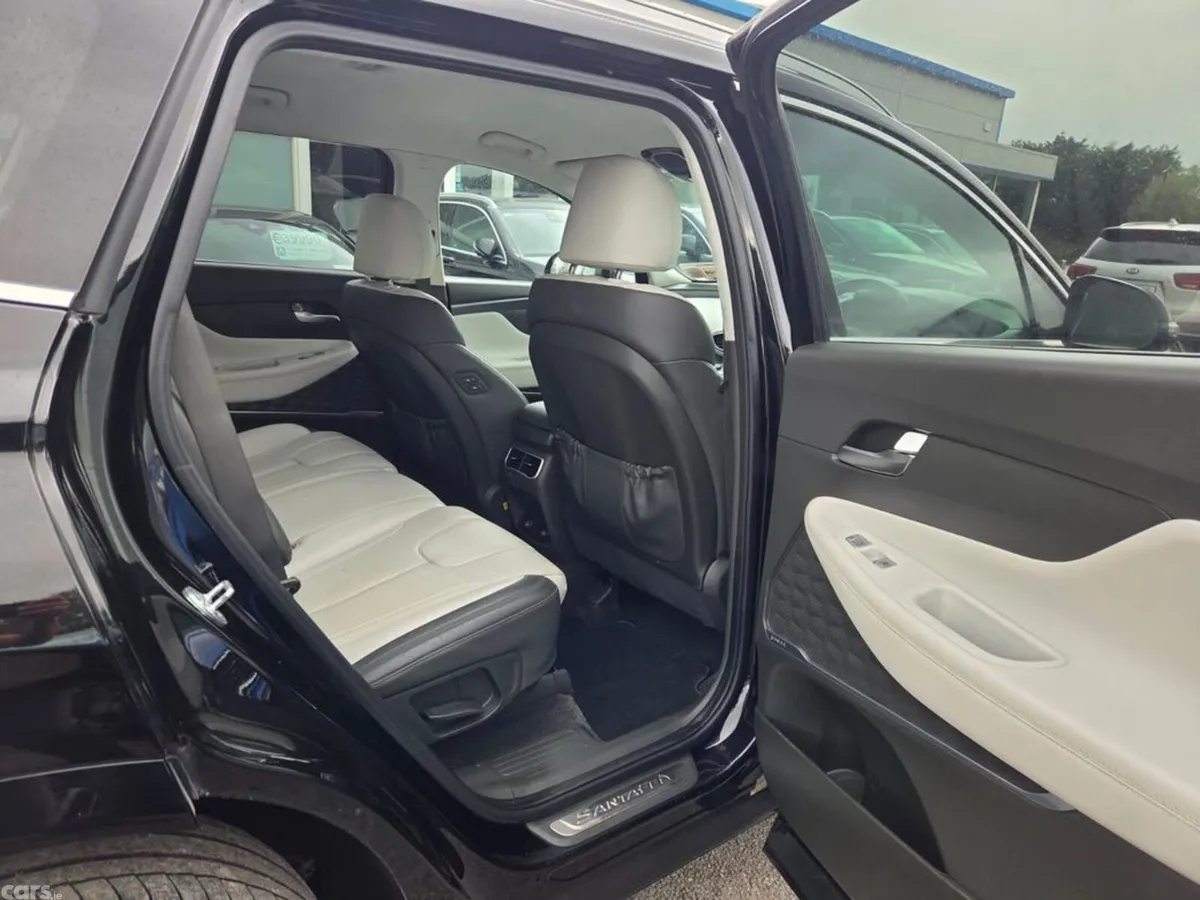 Hyundai Santa Fe Estate, Diesel, 2021, Black