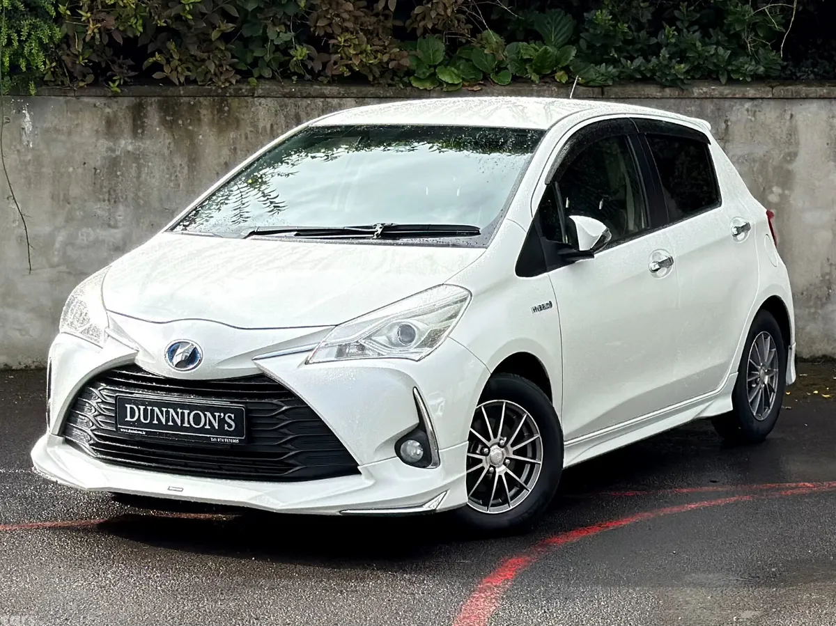 Toyota Yaris Hatchback, Petrol Hybrid, 2017, White