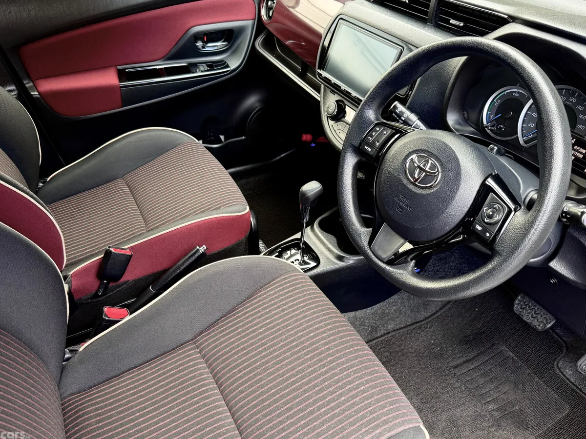 Toyota Yaris Hatchback, Petrol Hybrid, 2017, White