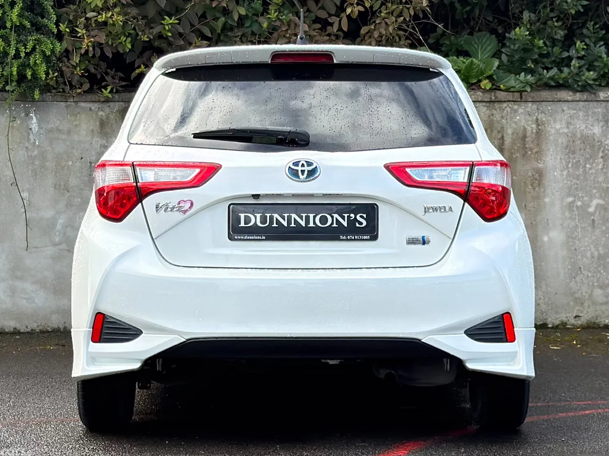 Toyota Yaris Hatchback, Petrol Hybrid, 2017, White