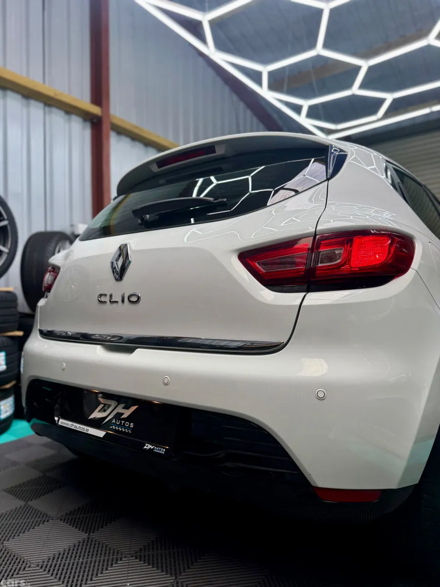 Renault Clio Hatchback, Petrol, 2016, White