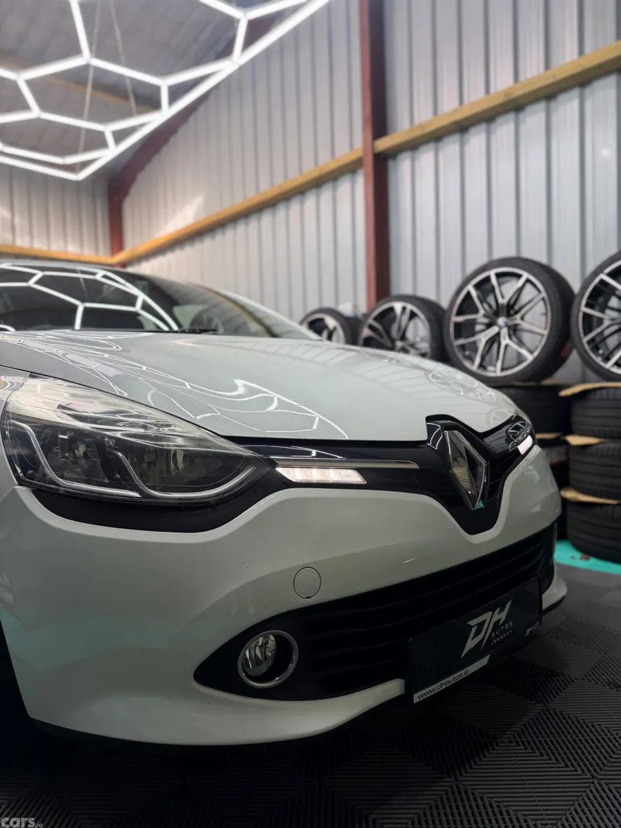 Renault Clio Hatchback, Petrol, 2016, White
