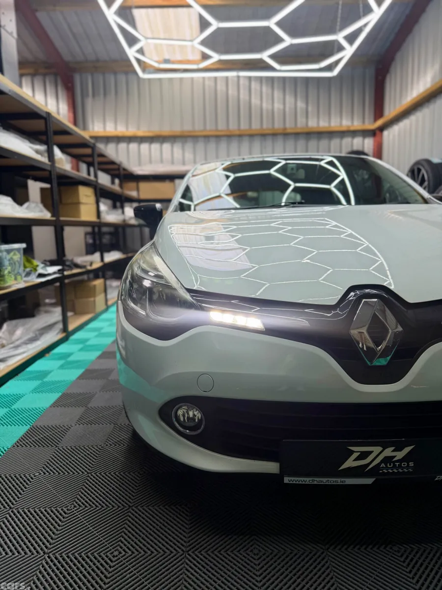 Renault Clio Hatchback, Petrol, 2016, White