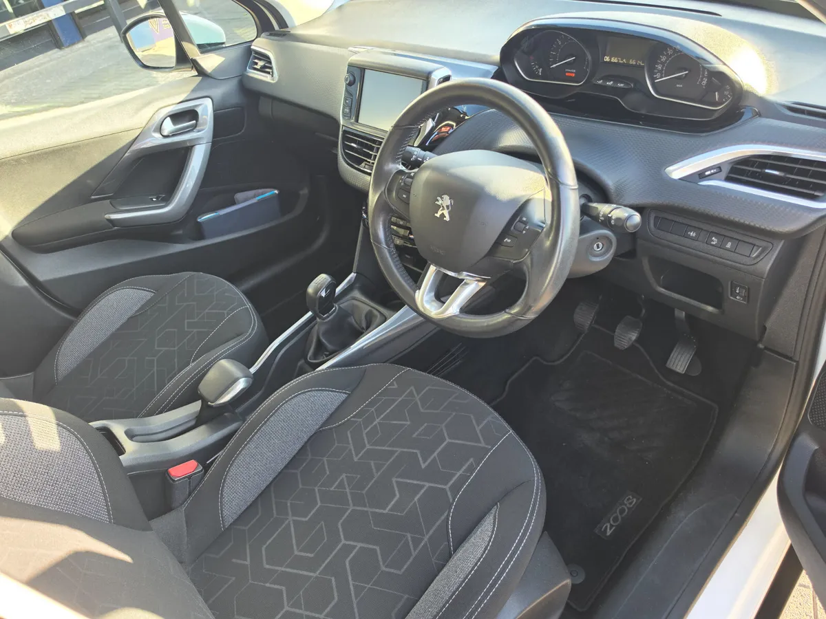 Peugeot 2008 Estate, Petrol, 2017, White