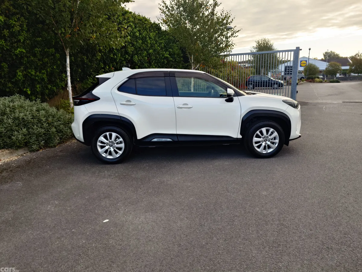 Toyota Yaris Cross SUV, Petrol Hybrid, 2021, White