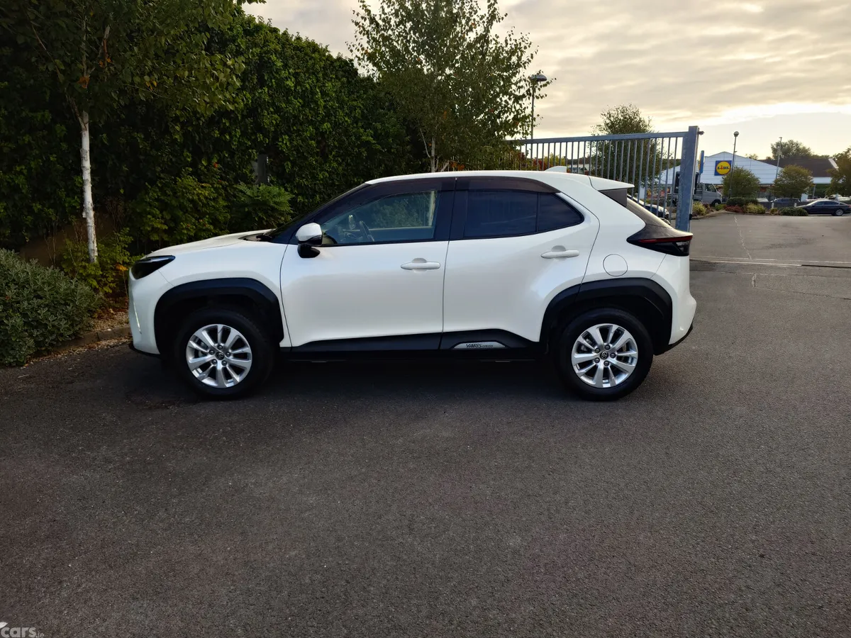 Toyota Yaris Cross SUV, Petrol Hybrid, 2021, White
