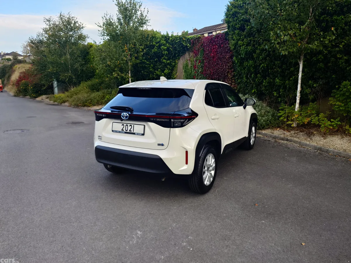 Toyota Yaris Cross SUV, Petrol Hybrid, 2021, White