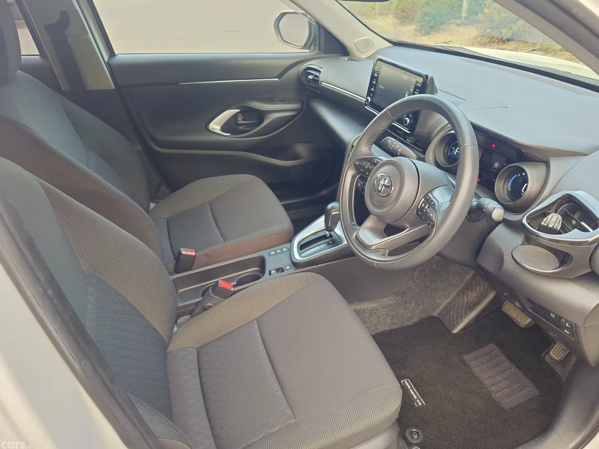 Toyota Yaris Cross SUV, Petrol Hybrid, 2021, White