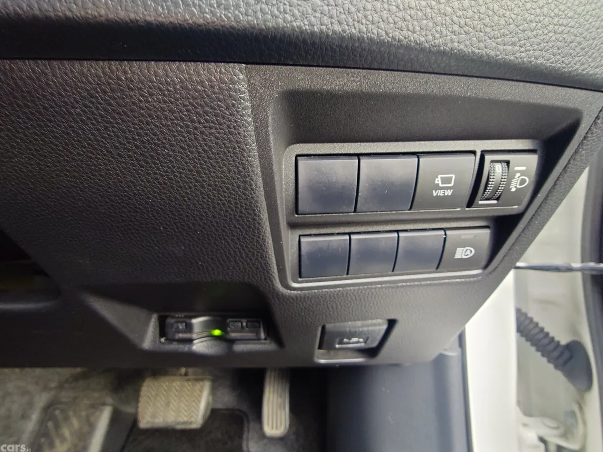 Toyota Yaris Cross SUV, Petrol Hybrid, 2021, White