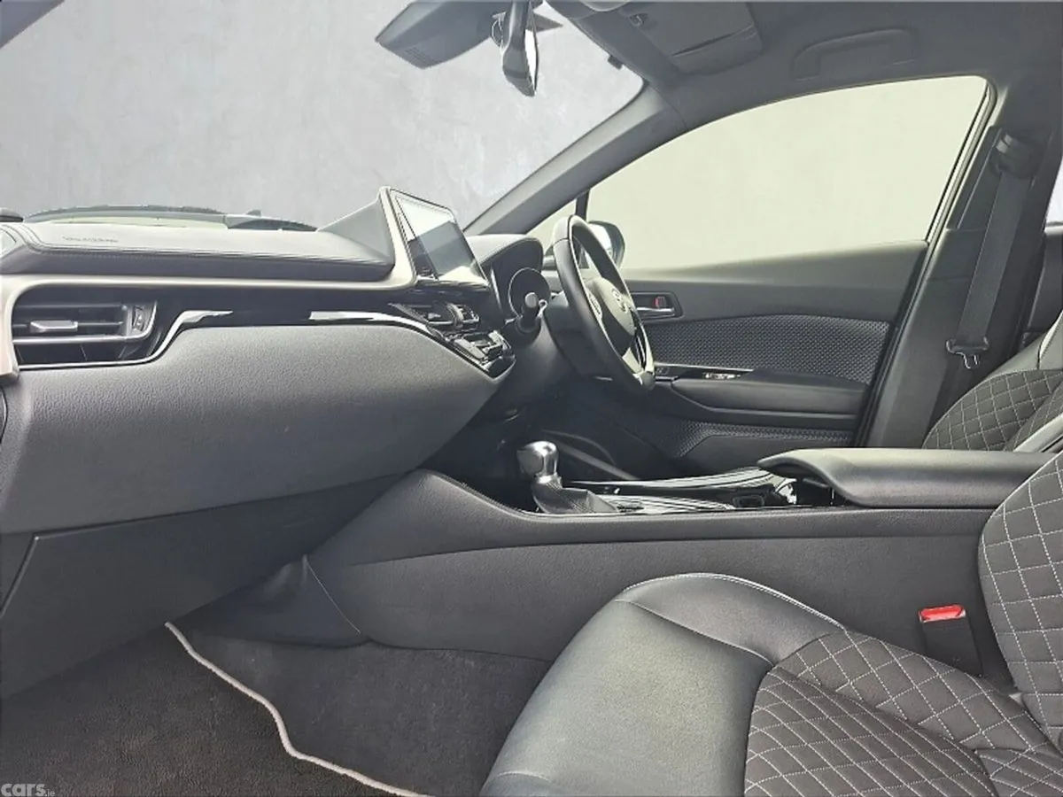 Toyota C-HR SUV, Petrol Hybrid, 2019, Blue