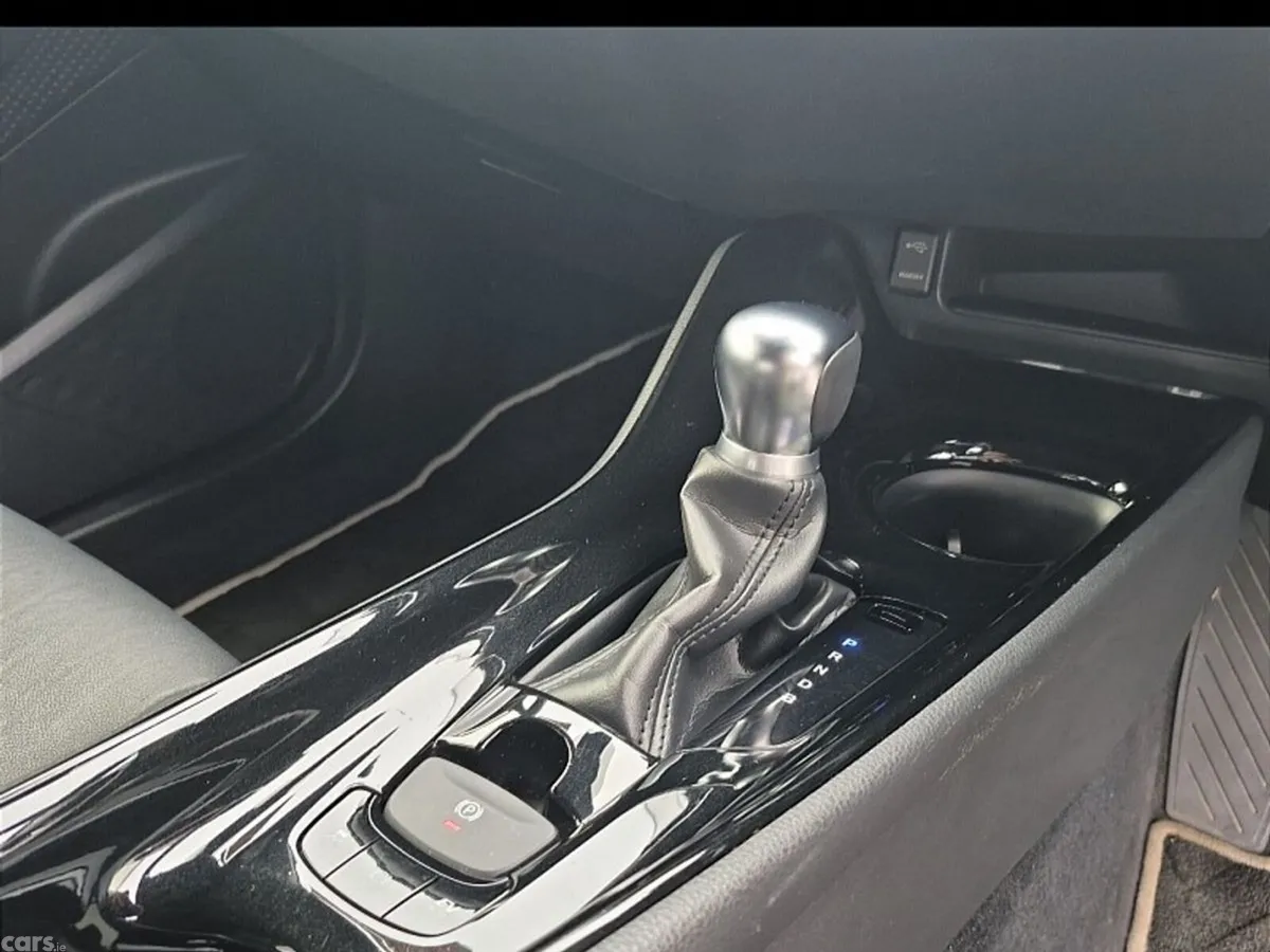 Toyota C-HR SUV, Petrol Hybrid, 2019, Blue
