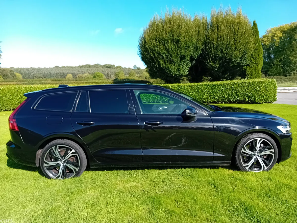 Volvo V60 Estate, Petrol Plug-in Hybrid, 2023, Black