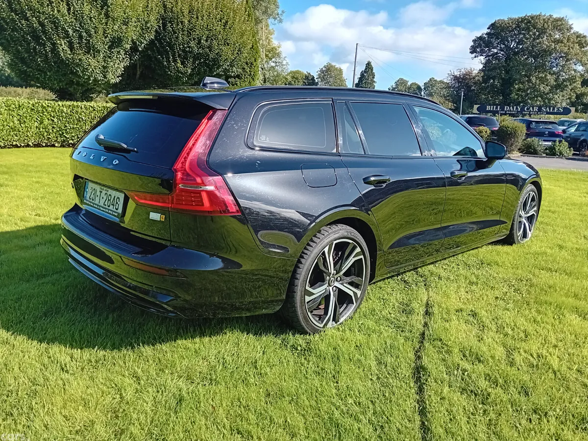 Volvo V60 Estate, Petrol Plug-in Hybrid, 2023, Black