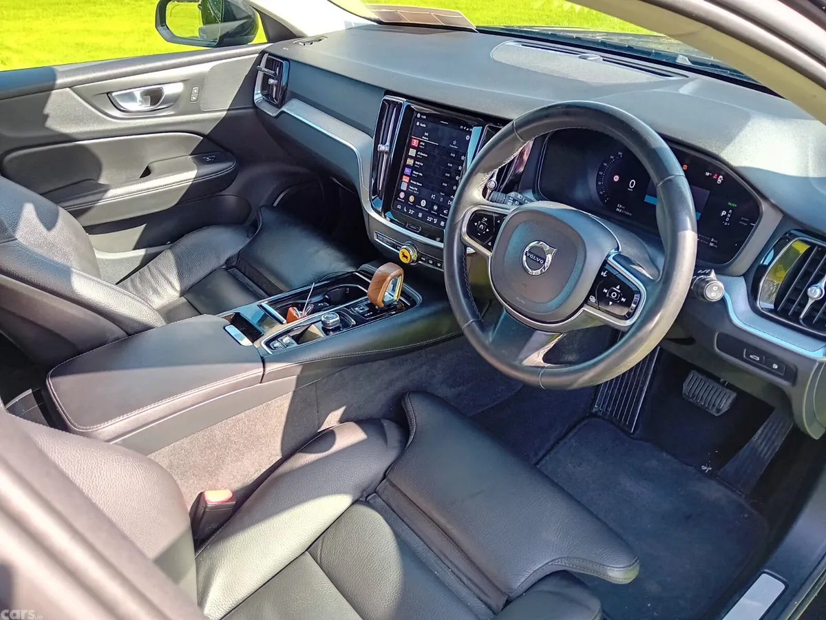 Volvo V60 Estate, Petrol Plug-in Hybrid, 2023, Black