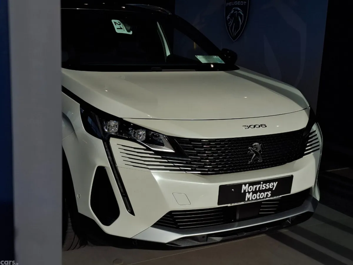 Peugeot 3008 MPV, Diesel, 2023, White