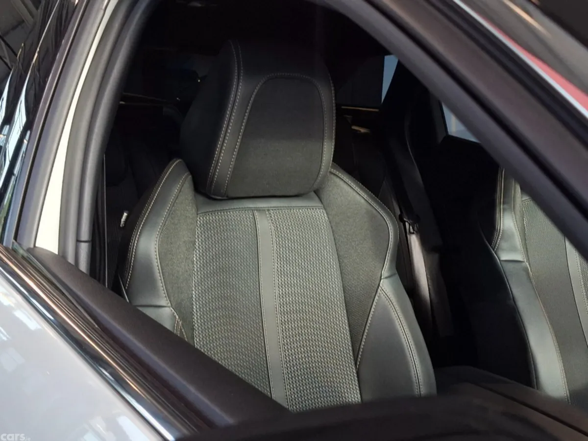 Peugeot 3008 MPV, Diesel, 2023, White