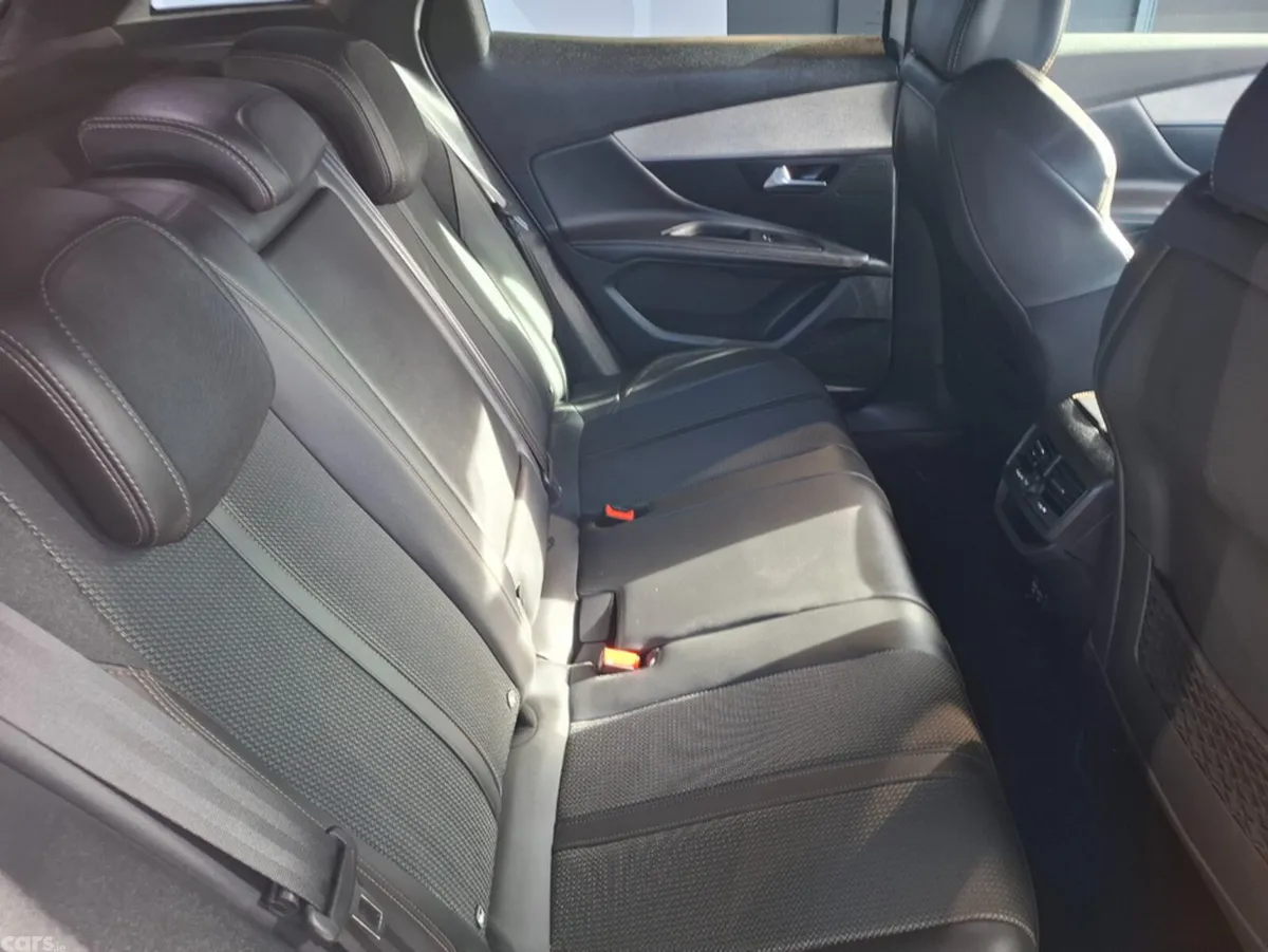 Peugeot 3008 MPV, Diesel, 2023, White