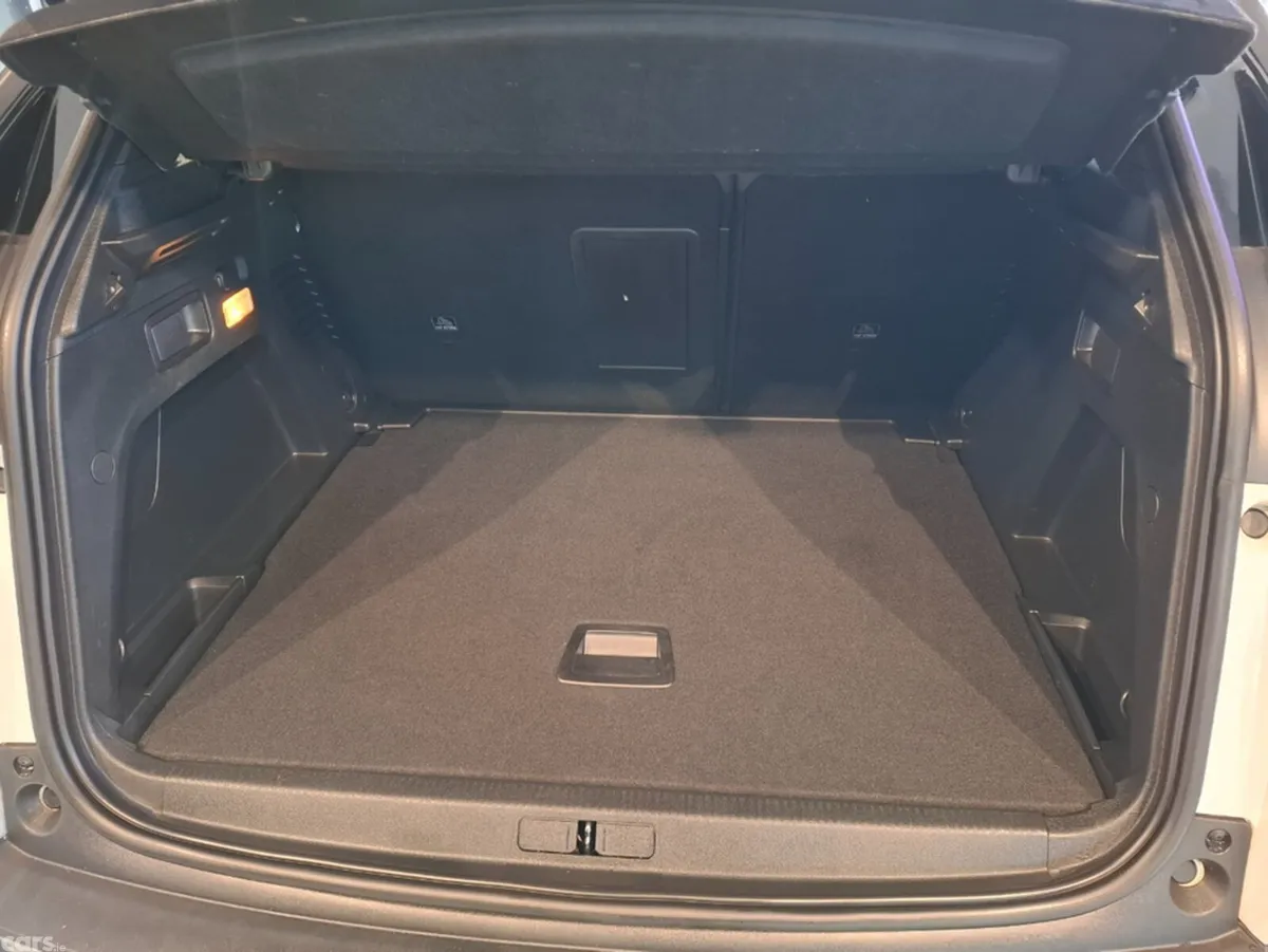 Peugeot 3008 MPV, Diesel, 2023, White