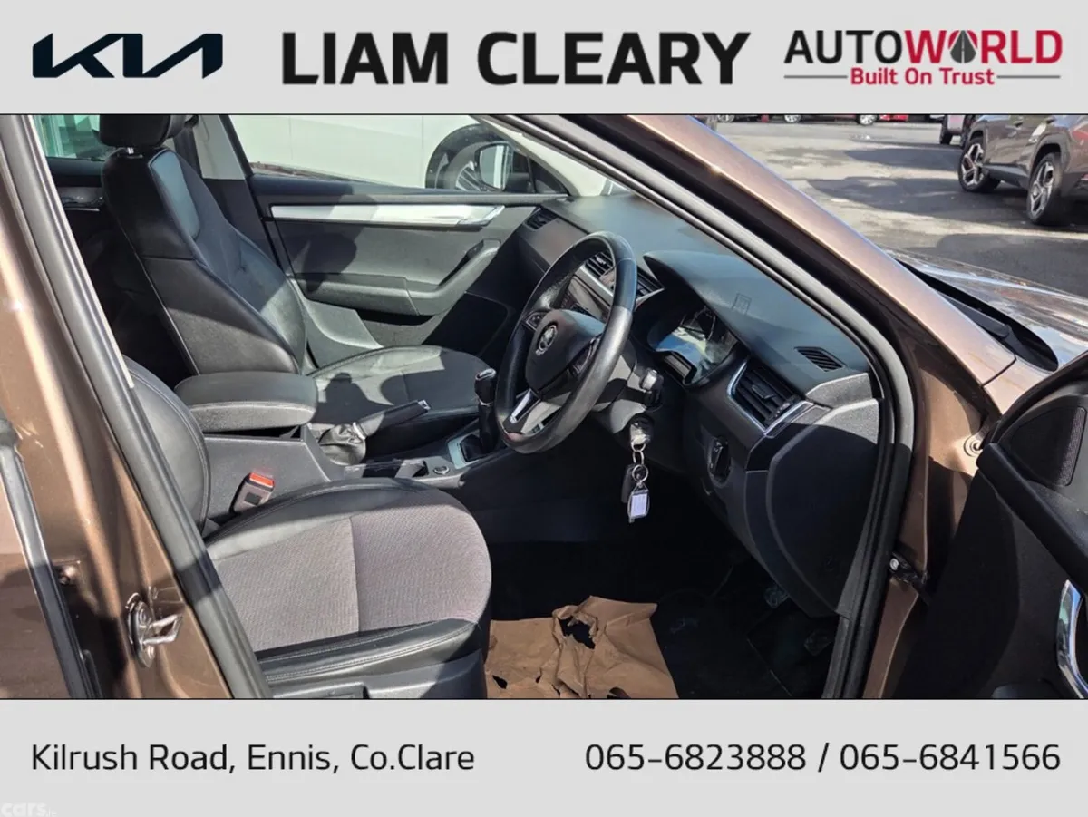 Skoda Octavia Hatchback, Petrol, 2020, Brown