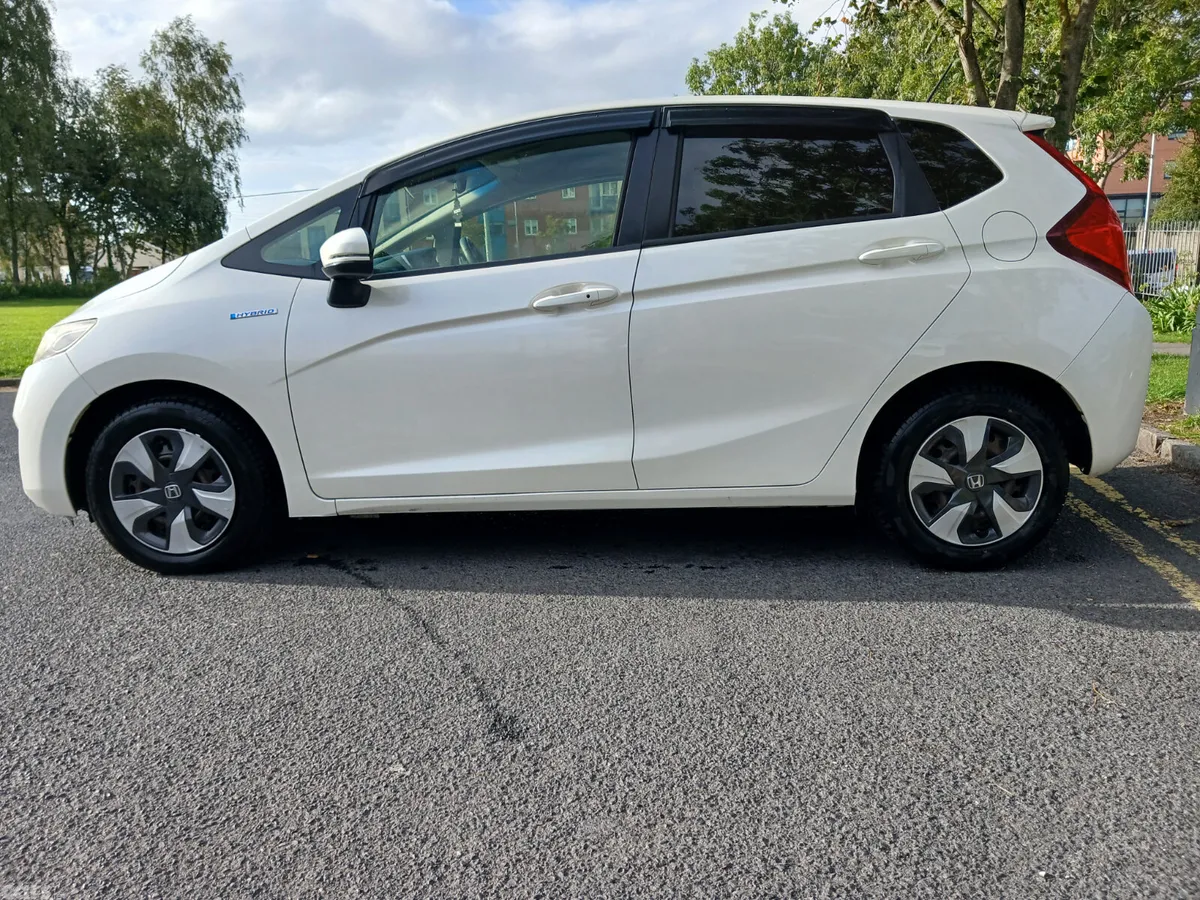 Honda Fit Hatchback, Petrol Hybrid, 2016, White