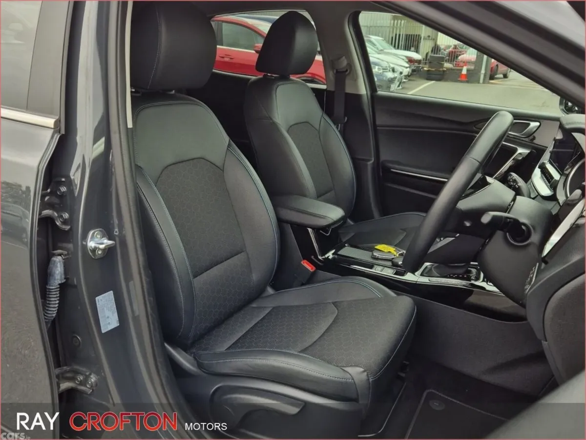 Kia XCeed Hatchback, Petrol Plug-in Hybrid, 2025, Grey