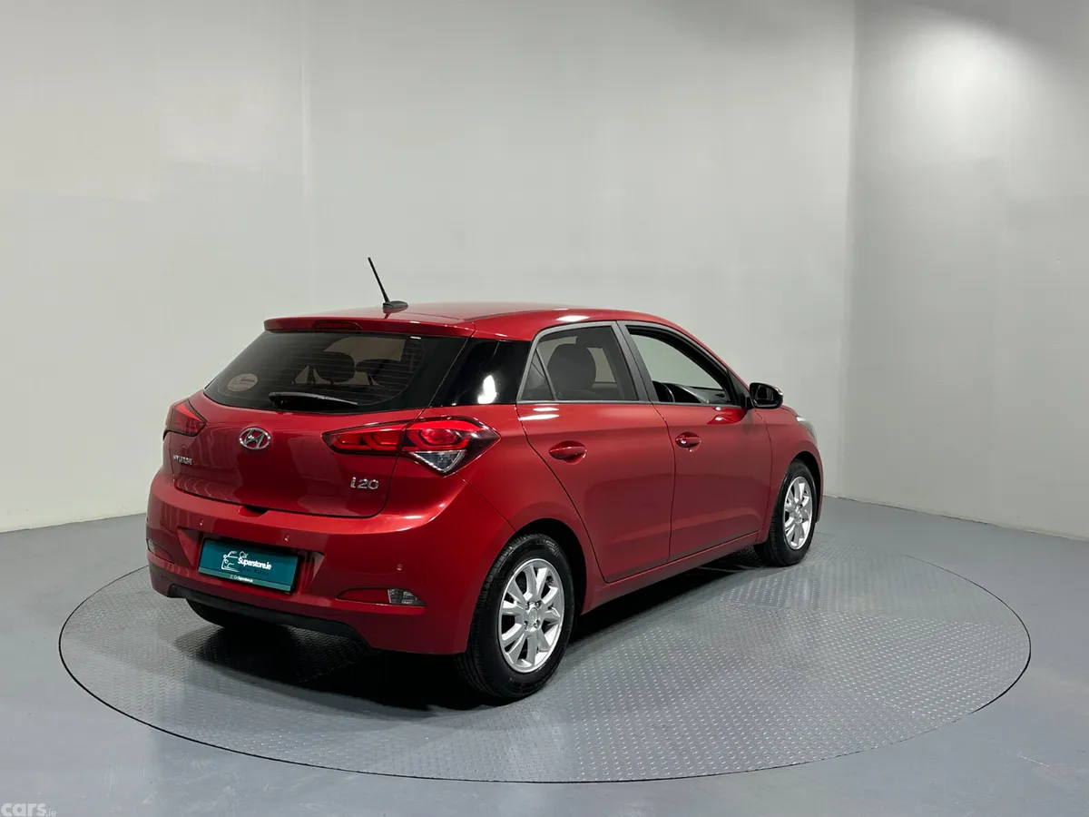 Hyundai i20 Hatchback, Petrol, 2016, Red