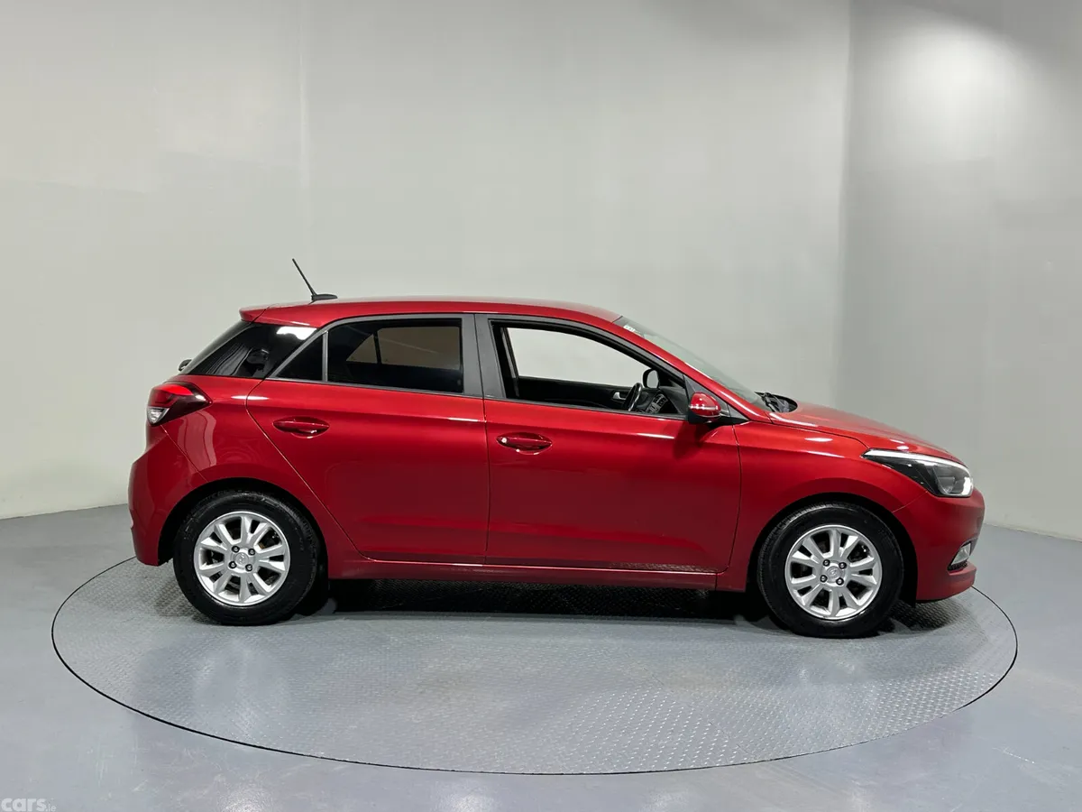 Hyundai i20 Hatchback, Petrol, 2016, Red