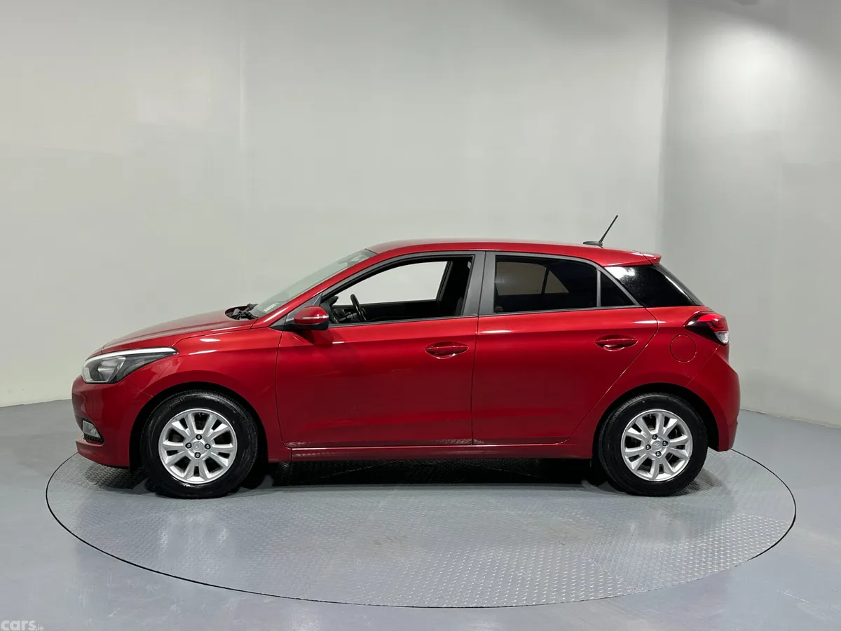 Hyundai i20 Hatchback, Petrol, 2016, Red