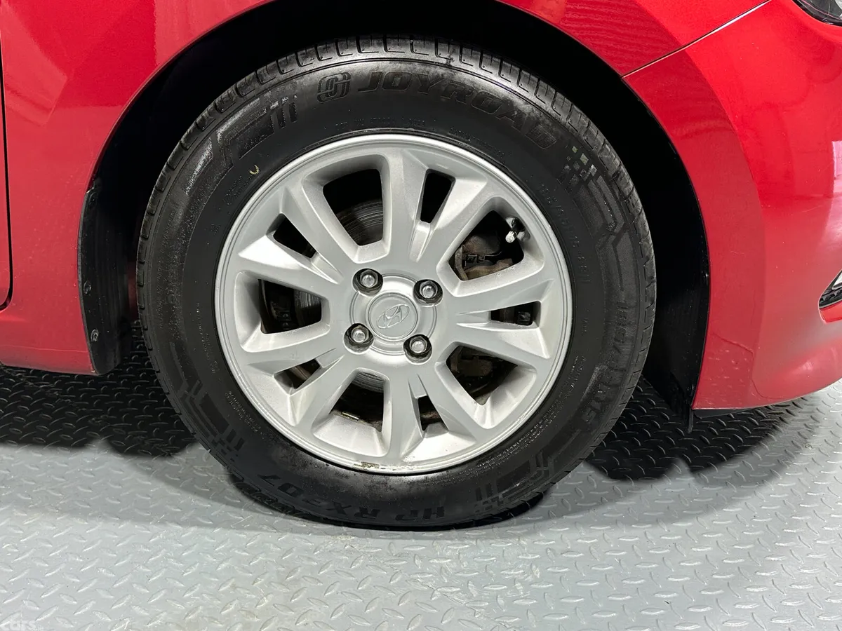 Hyundai i20 Hatchback, Petrol, 2016, Red