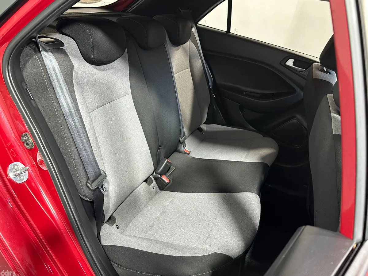 Hyundai i20 Hatchback, Petrol, 2016, Red
